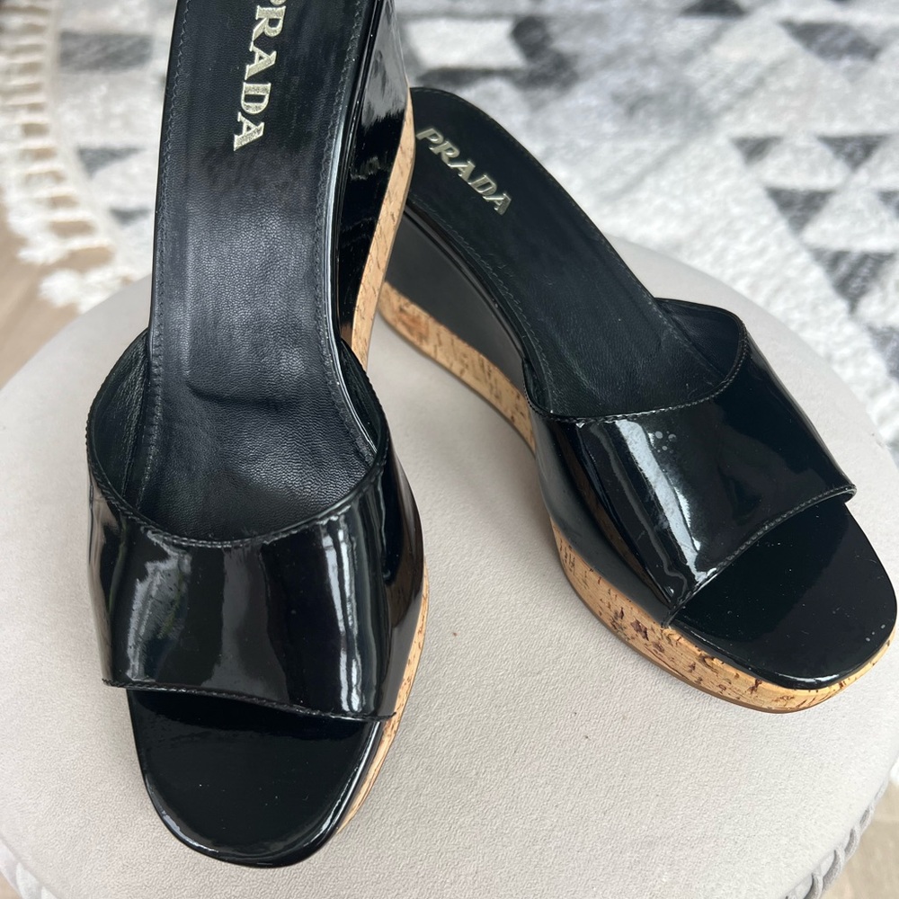 Patent leather printed slides